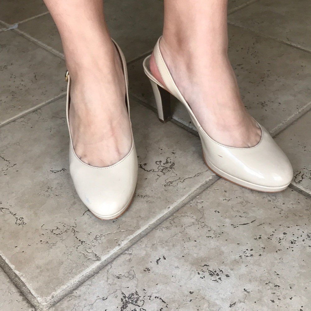 Tahari heels size 8